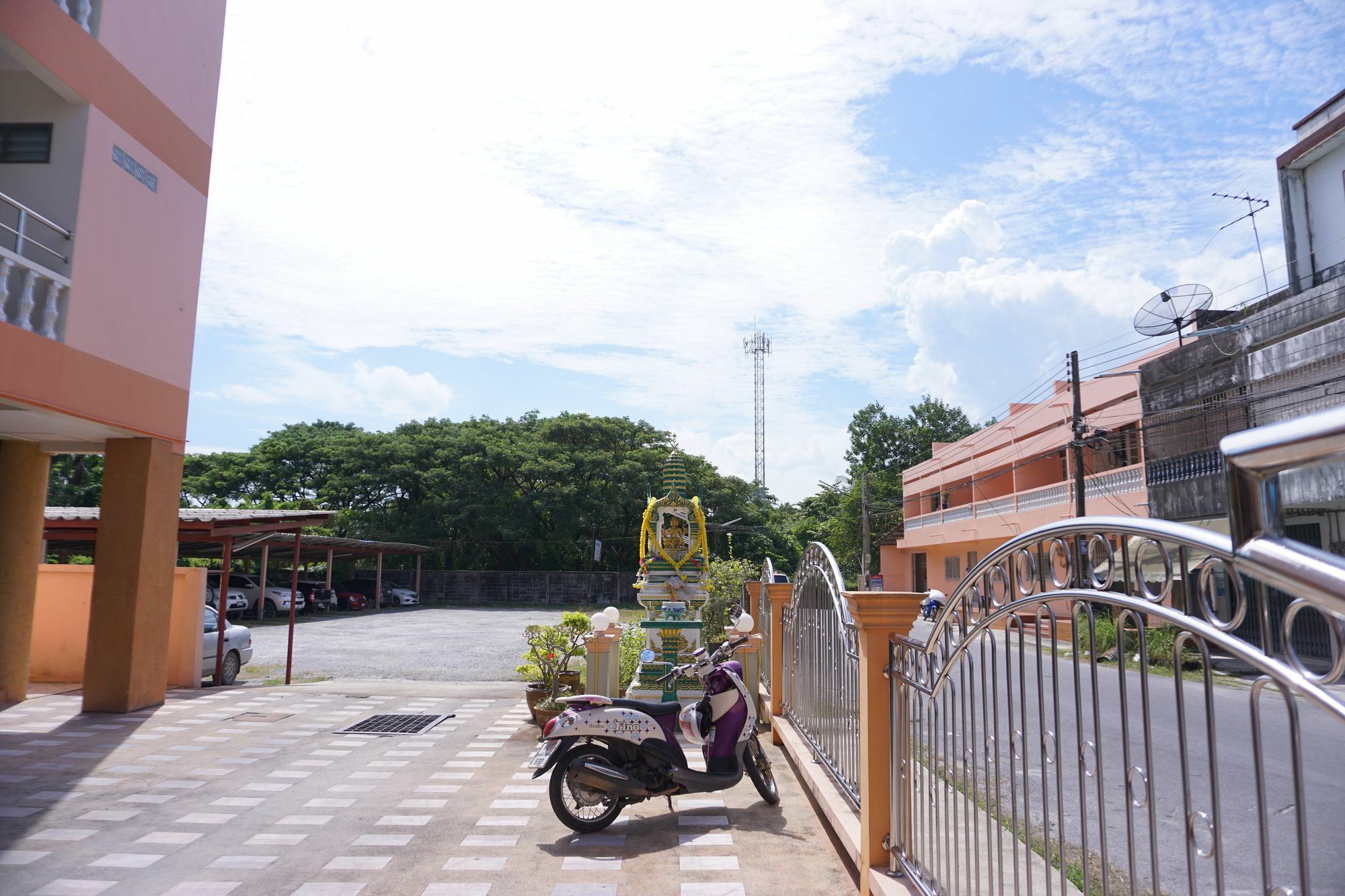 ホテル Nakorn Mansion ナコーンシータンマラート エクステリア 写真